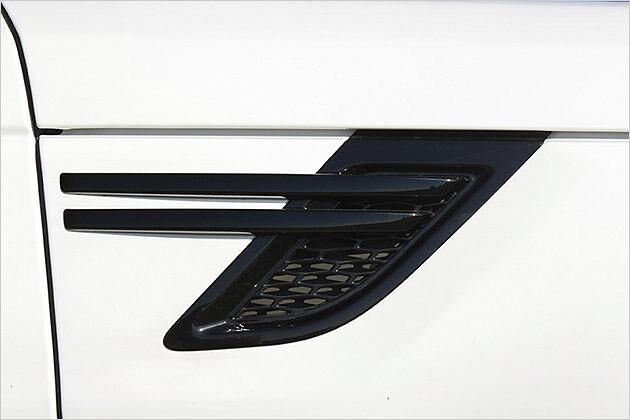 Dunkel lackiert sind die Lufteinlässe im Kotflügel ab der Dynamic-Ausstattung