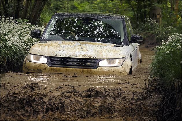 Mit optionalem On-/Offroadpaket kann der Range Rover Sport auch im Gelände was