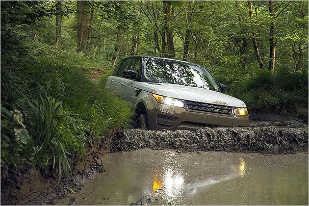 Sensoren in den Außenspiegeln messen die Wassertiefe