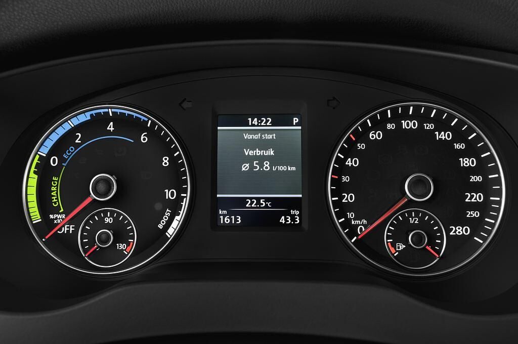 Volkswagen Jetta Hybrid (Baujahr 2014) Hybrid 4 Türen Tacho und Fahrerinstrumente