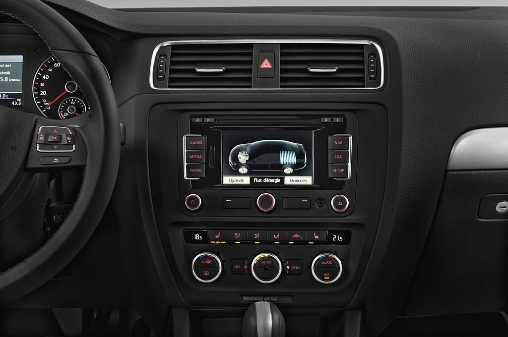 Volkswagen Jetta Hybrid (Baujahr 2014) Hybrid 4 Türen Mittelkonsole