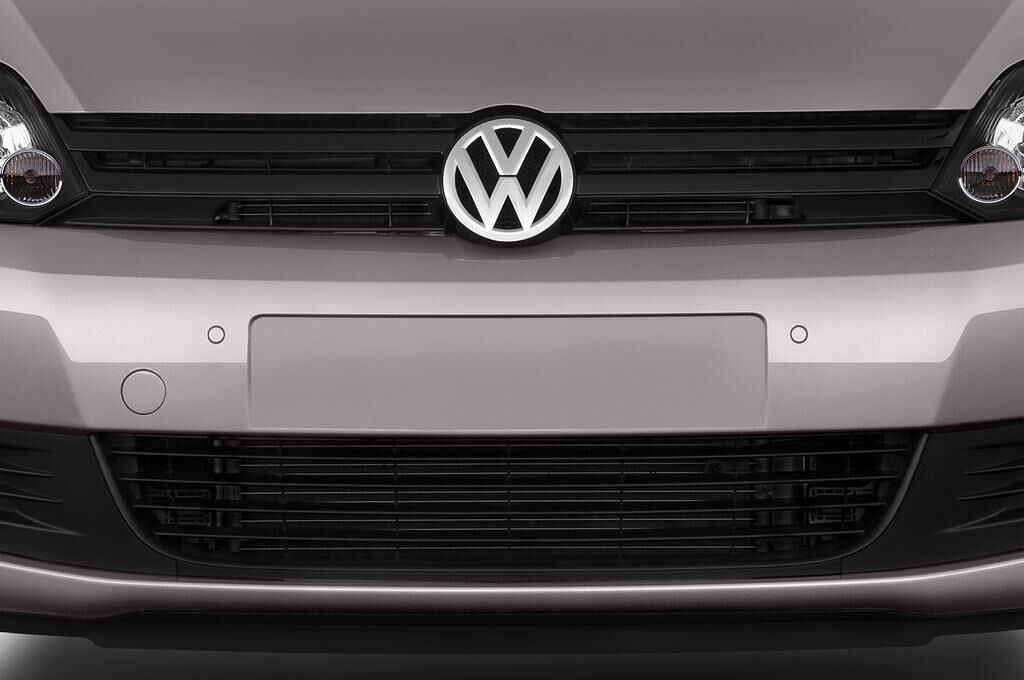 Volkswagen Golf Plus (Baujahr 2012) Trendline 5 Türen Kühlergrill und Scheinwerfer