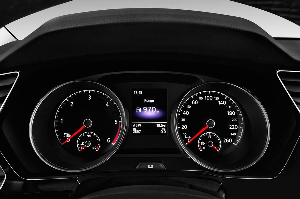 Volkswagen Touran (Baujahr 2016) Highline 5 Türen Tacho und Fahrerinstrumente