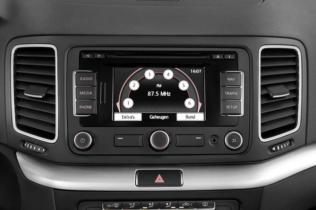 Volkswagen Sharan (Baujahr 2011) Highline 5 Türen Radio und Infotainmentsystem