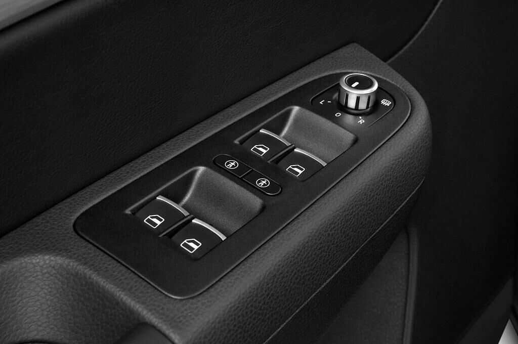 Volkswagen Sharan (Baujahr 2011) Highline 5 Türen Bedienungselemente Tür