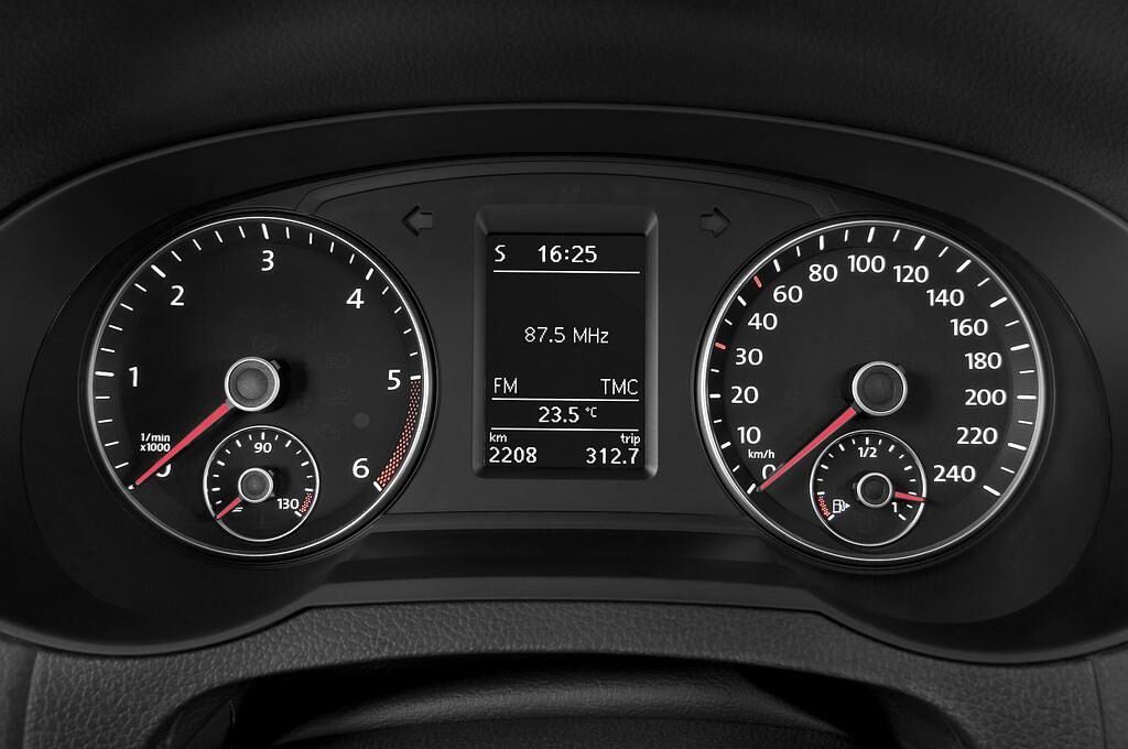 Volkswagen Sharan (Baujahr 2011) Highline 5 Türen Tacho und Fahrerinstrumente