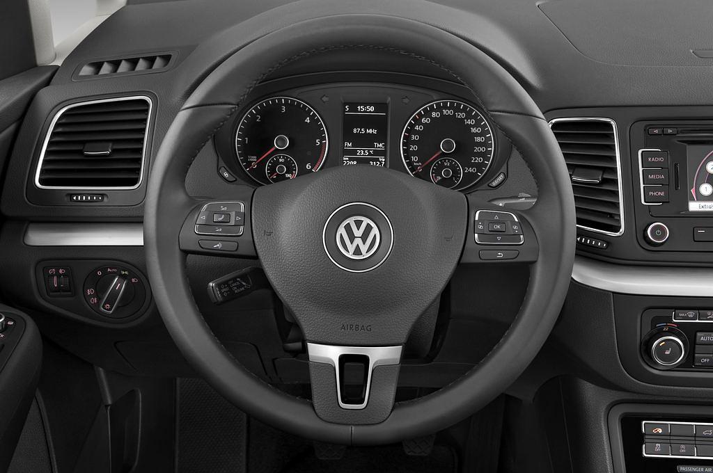 Volkswagen Sharan (Baujahr 2011) Highline 5 Türen Lenkrad