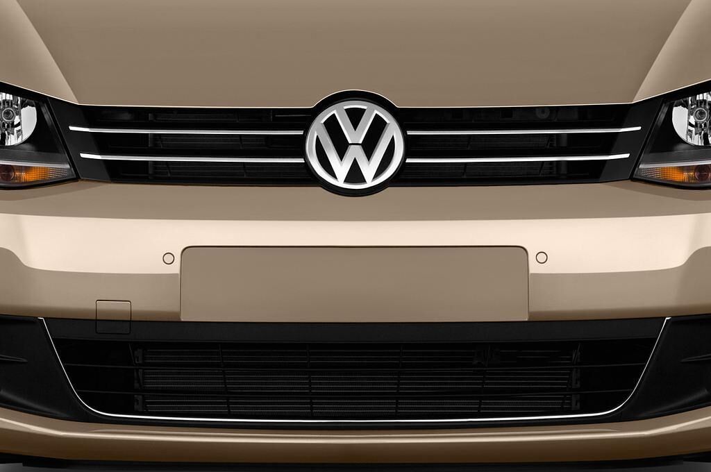 Volkswagen Sharan (Baujahr 2016) Confortline 5 Türen Kühlergrill und Scheinwerfer