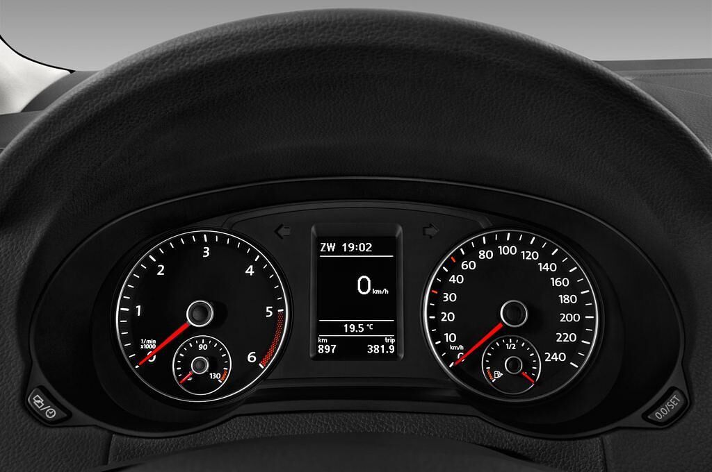 Volkswagen Sharan (Baujahr 2016) Confortline 5 Türen Tacho und Fahrerinstrumente