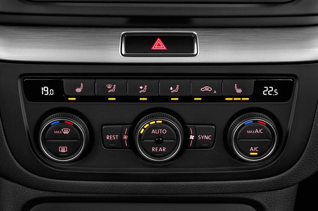 Volkswagen Sharan (Baujahr 2016) Confortline 5 Türen Temperatur und Klimaanlage