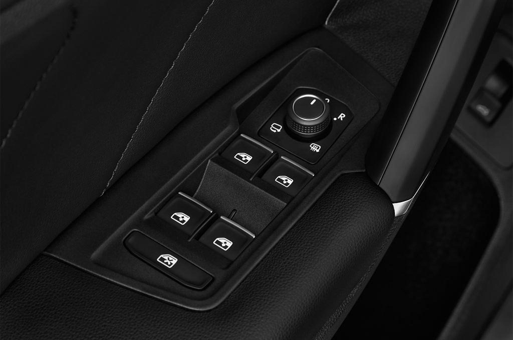 Volkswagen Tiguan (Baujahr 2017) Comfortline 5 Türen Bedienungselemente Tür