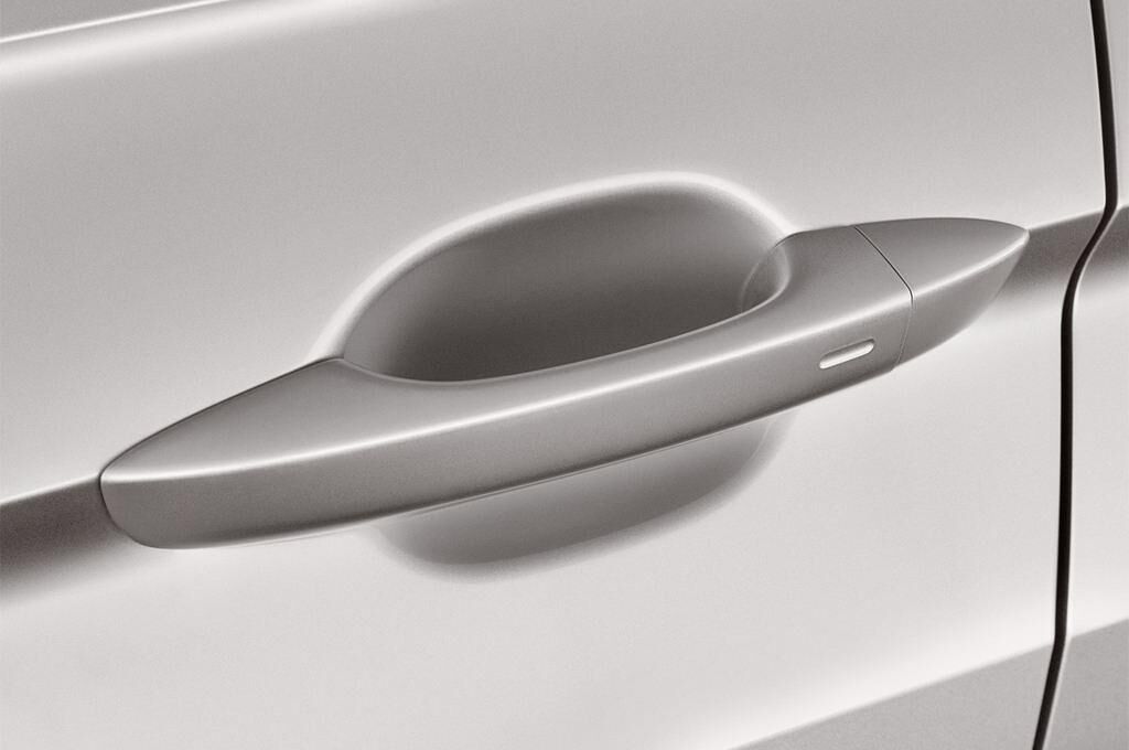 Volkswagen Tiguan (Baujahr 2017) Comfortline 5 Türen Türgriff