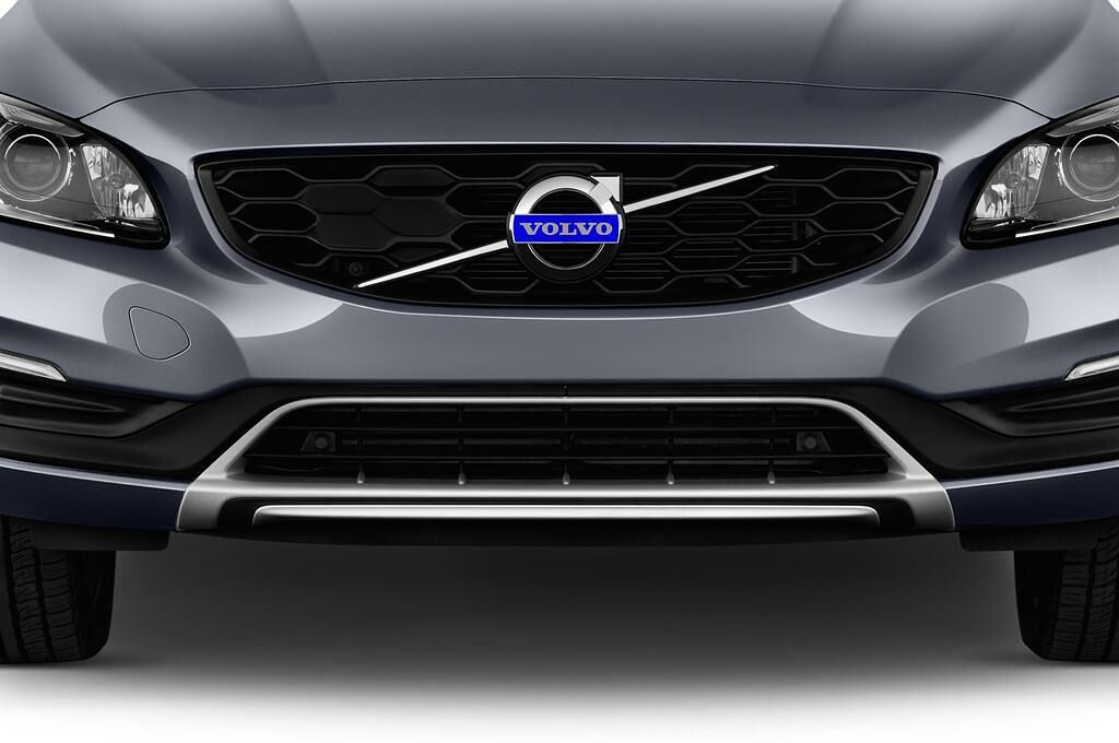 Volvo S60 Cross Country (Baujahr 2017) Summum 4 Türen Kühlergrill und Scheinwerfer
