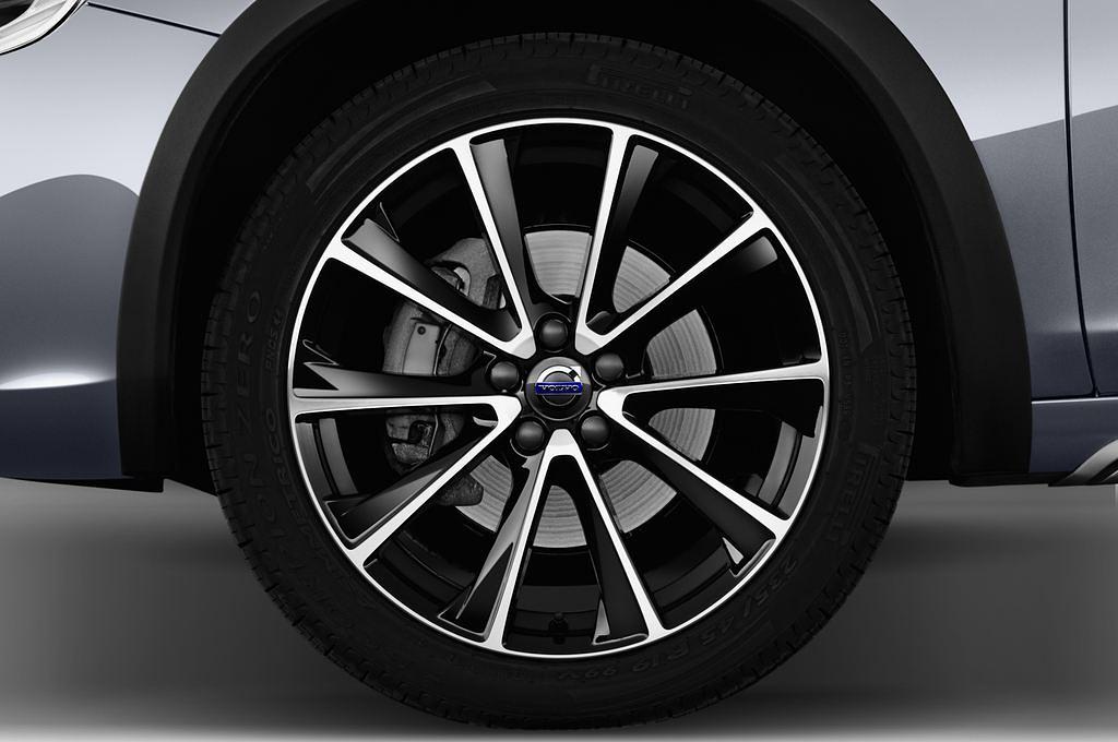 Volvo S60 Cross Country (Baujahr 2017) Summum 4 Türen Reifen und Felge