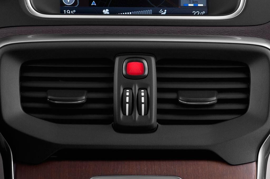 Volvo V40 Cross Country (Baujahr 2014) Summum 5 Türen Lüftung