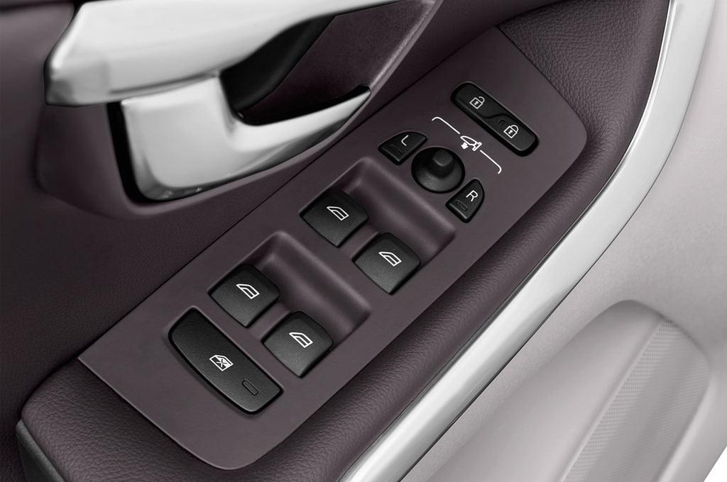 Volvo V40 Cross Country (Baujahr 2014) Summum 5 Türen Bedienungselemente Tür
