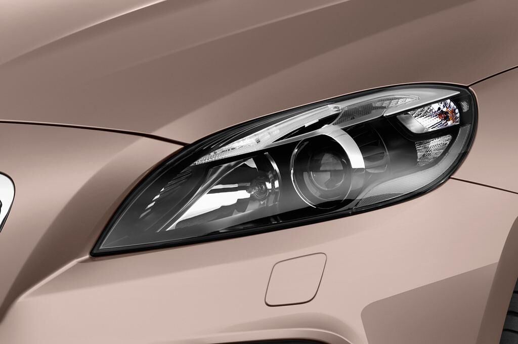 Volvo V40 Cross Country (Baujahr 2014) Summum 5 Türen Scheinwerfer