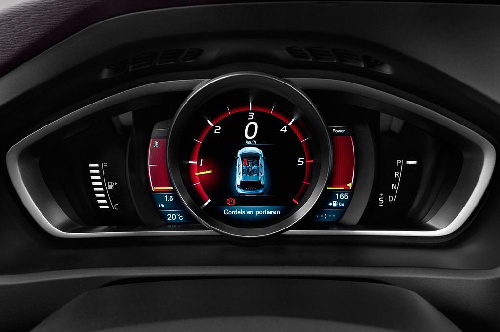 Volvo V40 Cross Country (Baujahr 2014) Summum 5 Türen Tacho und Fahrerinstrumente