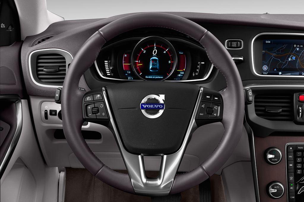 Volvo V40 Cross Country (Baujahr 2014) Summum 5 Türen Lenkrad