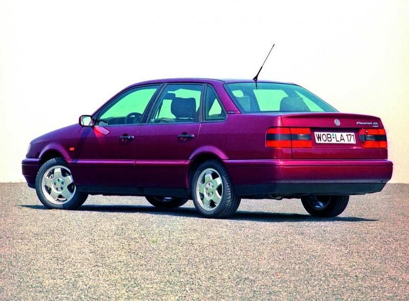 Der VW Passat VR6 von 1993 hatte einen 2,8 Liter großen Sechszylinder-Benzinmotor.