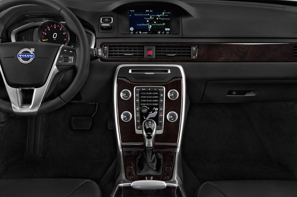 Volvo XC70 (Baujahr 2015) Momentum 5 Türen Mittelkonsole