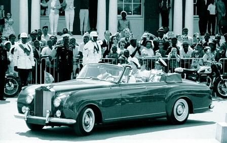 Die Königsfamilie im März 1966 in nassau in einem Rolls-Royce Cabriolet