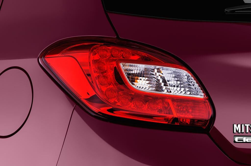 Mitsubishi Space Star (Baujahr 2017) Top 5 Türen Rücklicht