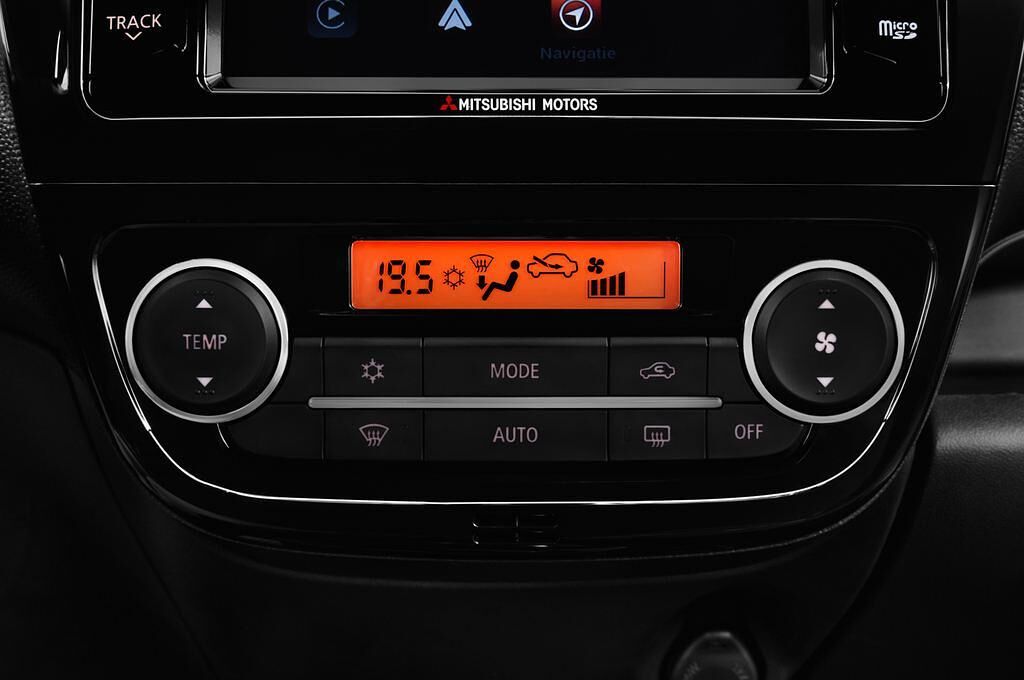 Mitsubishi Space Star (Baujahr 2017) Top 5 Türen Temperatur und Klimaanlage