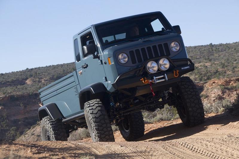 Der Jeep Mighty Forward Control wiegt 2.948 Kilogramm