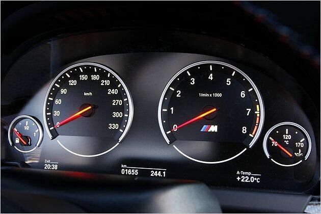 Im Drehzahlmesser prangt ein stolzes M