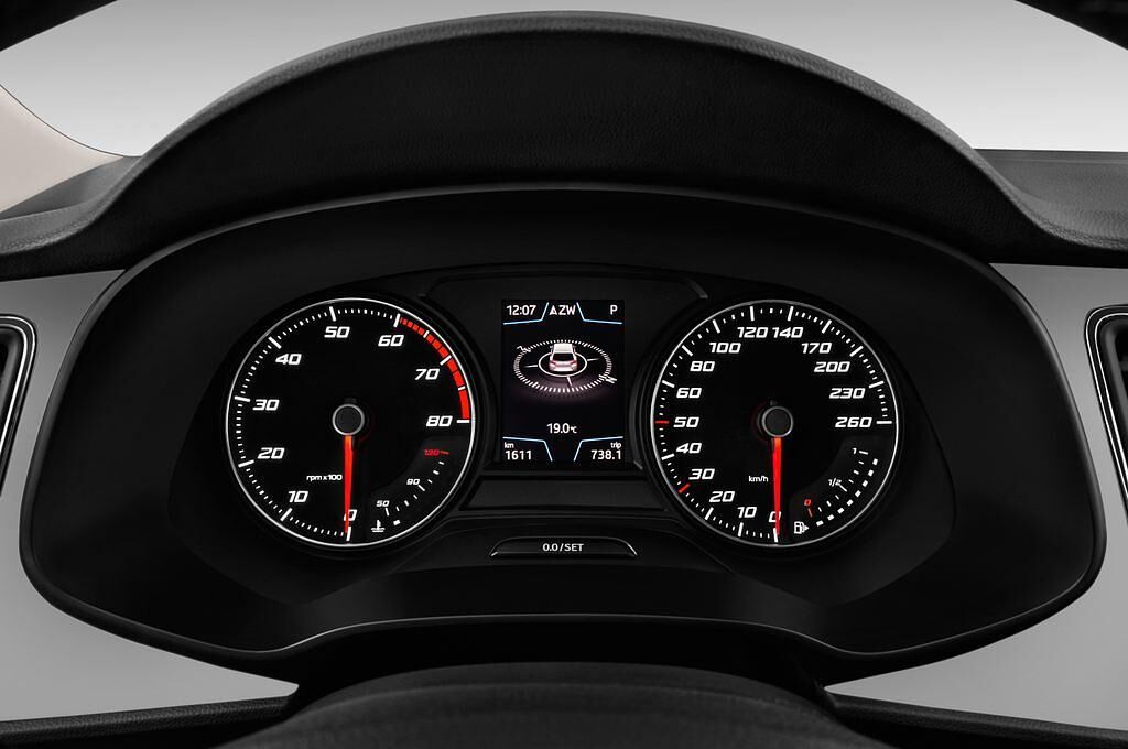 SEAT Leon (Baujahr 2017) Style 5 Türen Tacho und Fahrerinstrumente