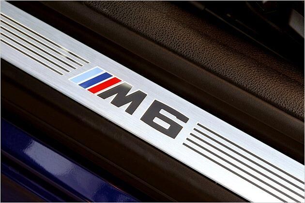 Die Einstiegsleisten lassen keinen Zweifel daran, welches Modell gerade bestiegen wird