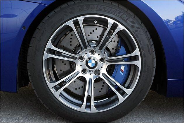 Vorne haben die Serienbremsscheiben einen Durchmesser von 40 Zentimeter