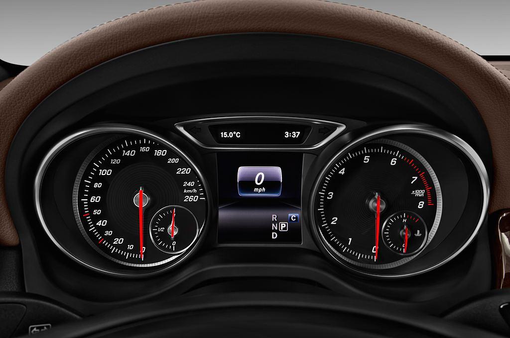 Mercedes CLA Coupe (Baujahr 2017) AMG Line 4 Türen Tacho und Fahrerinstrumente