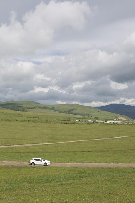 Einsam durch die Weiten der mongolischen Steppe