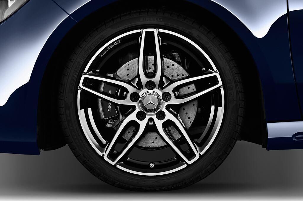 Mercedes CLA Coupe (Baujahr 2017) AMG Line 4 Türen Reifen und Felge