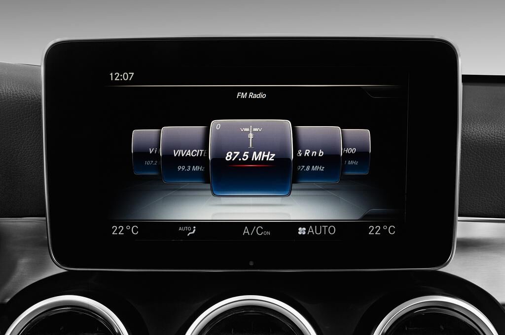 Mercedes C Class (Baujahr 2018) AMG Line 5 Türen Radio und Infotainmentsystem