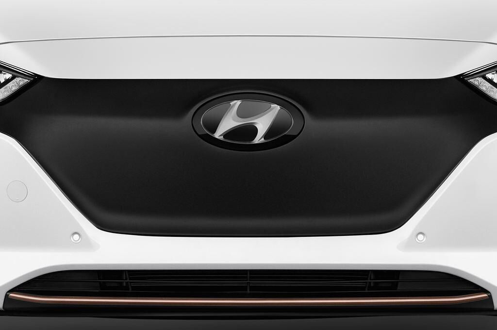 Hyundai Ioniq Electrique (Baujahr 2017) Premium 5 Türen Kühlergrill und Scheinwerfer