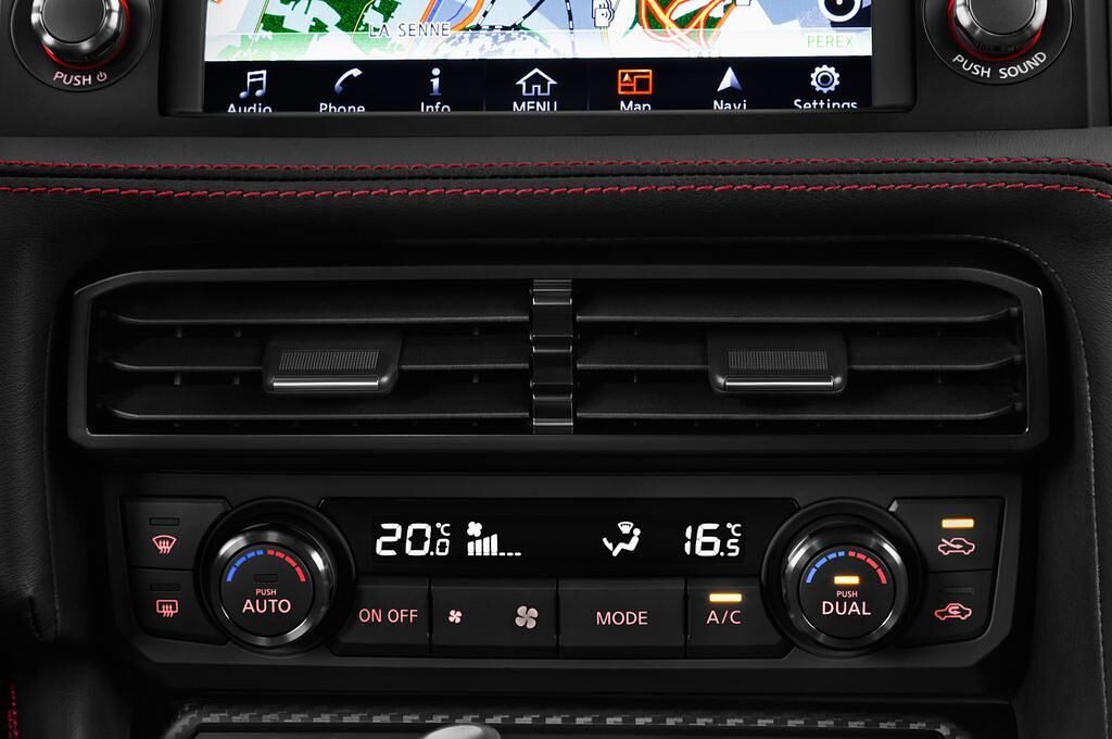 Nissan GT-R (Baujahr 2017) Black Edition 2 Türen Lüftung