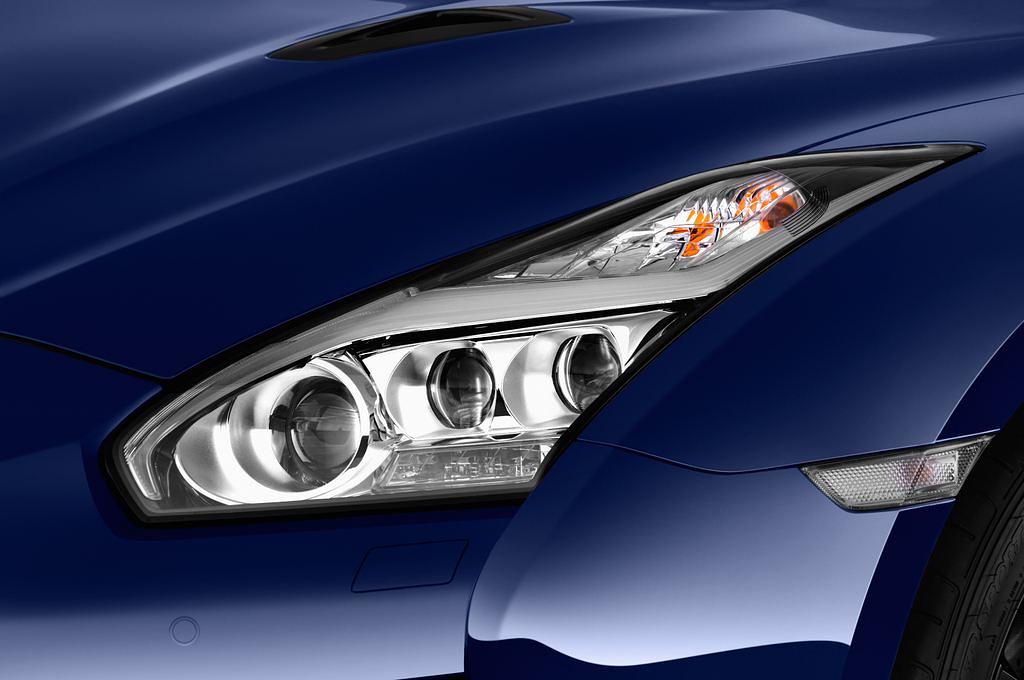 Nissan GT-R (Baujahr 2017) Black Edition 2 Türen Scheinwerfer