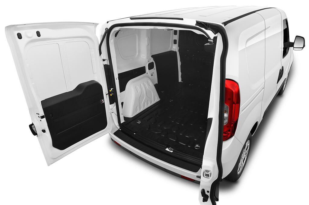 FIAT Doblo Cargo (Baujahr 2017) Basis 4 Türen Kofferraum