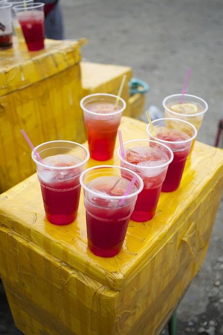 Die Gläser sind meistens aus Plastik