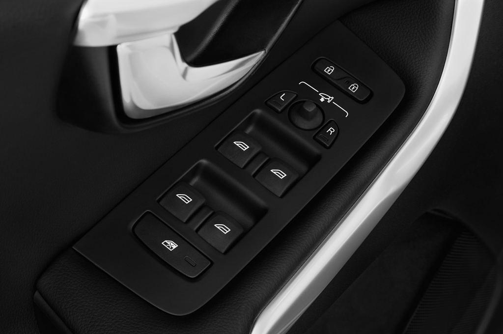 Volvo V40 Cross Country (Baujahr 2017) - 5 Türen Bedienungselemente Tür