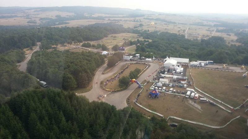 Die Panzerplatte aus der Luft.