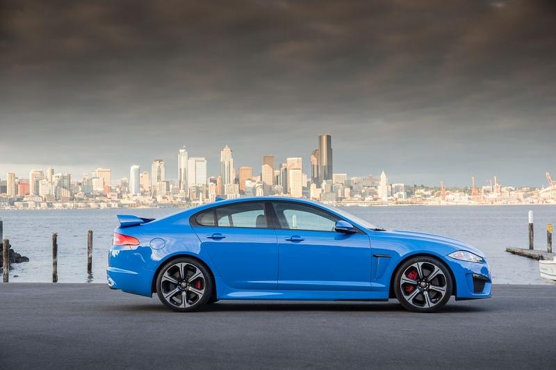 Der Jaguar XFR-S ist 4.96 Meter lang
