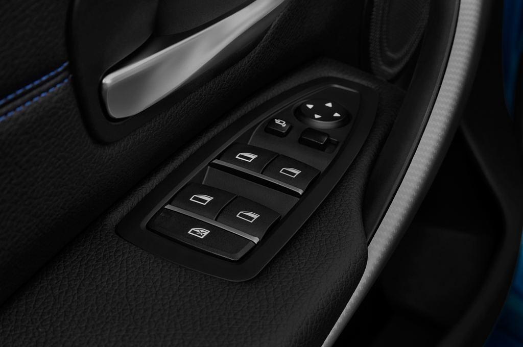 BMW 4 Series Gran Coupe (Baujahr 2017) M Sport 5 Türen Bedienungselemente Tür