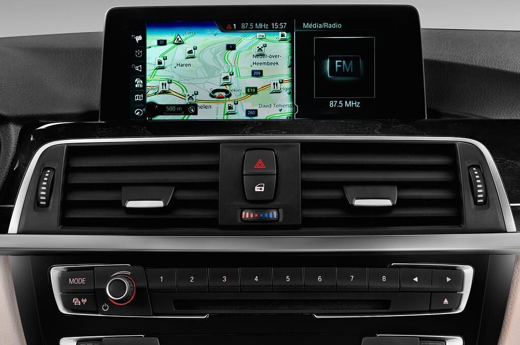 BMW 3 Series Touring (Baujahr 2017) Luxury Line 5 Türen Lüftung