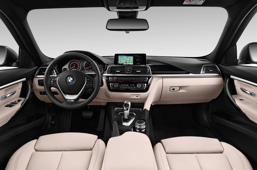 BMW 3 Series Touring (Baujahr 2017) Luxury Line 5 Türen Cockpit und Innenraum