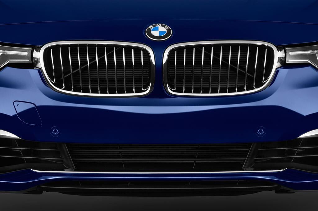 BMW 3 Series Touring (Baujahr 2017) Luxury Line 5 Türen Kühlergrill und Scheinwerfer