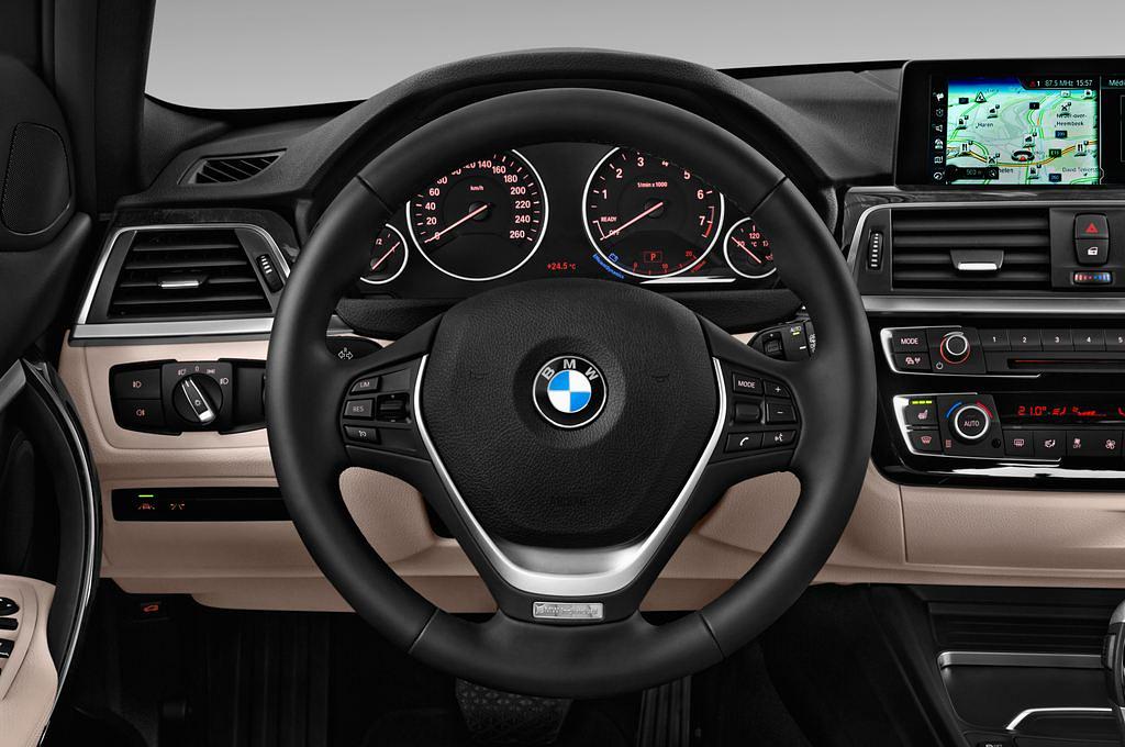 BMW 3 Series Touring (Baujahr 2017) Luxury Line 5 Türen Lenkrad